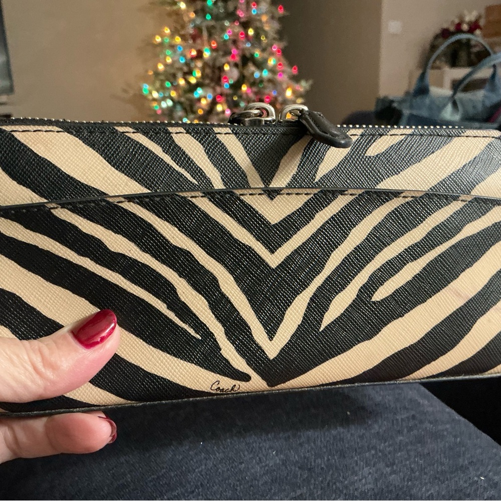 Coach Zebra Print Bag and Wallet Set in Black and Cream LIKE NEW GIFTABLE - Picture 12 of 16